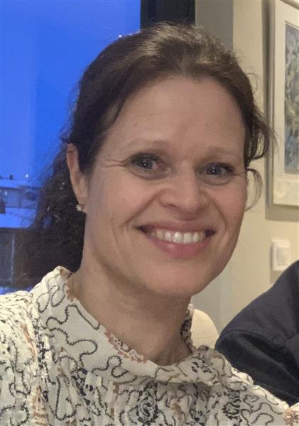 Henriette holth Silva